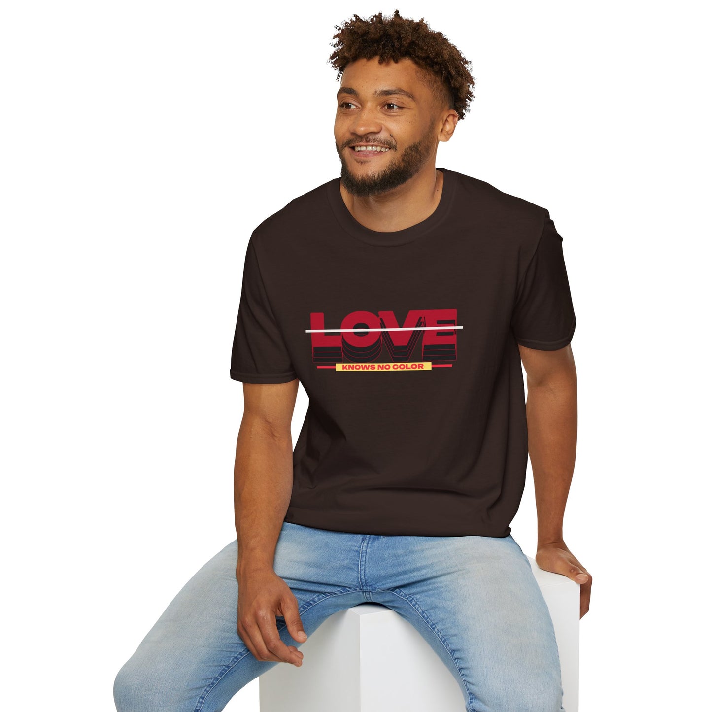 Camiseta 'Love Knows No Color': Comemore a Diversidade no Romero's | Homem