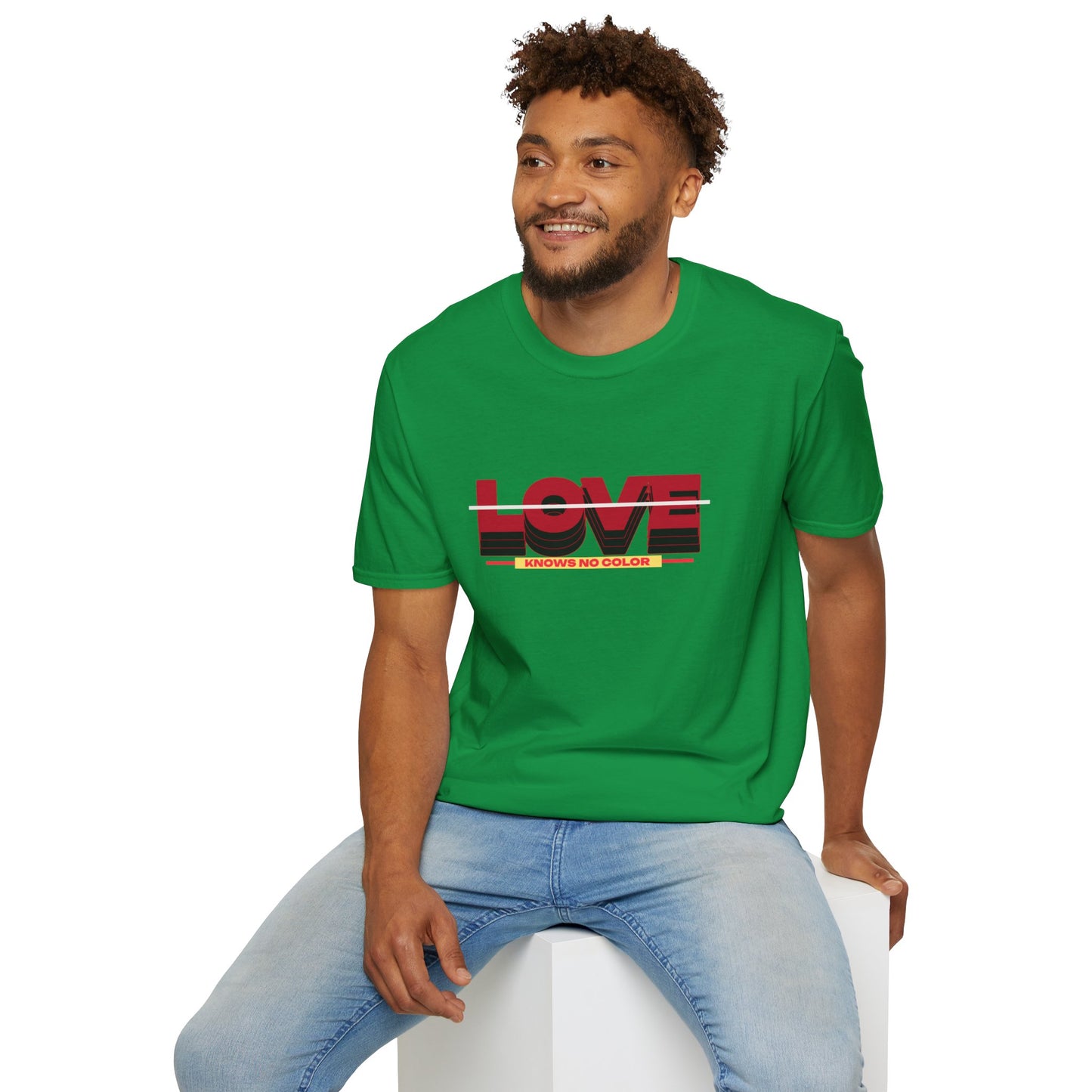 Camiseta 'Love Knows No Color': Comemore a Diversidade no Romero's | Homem