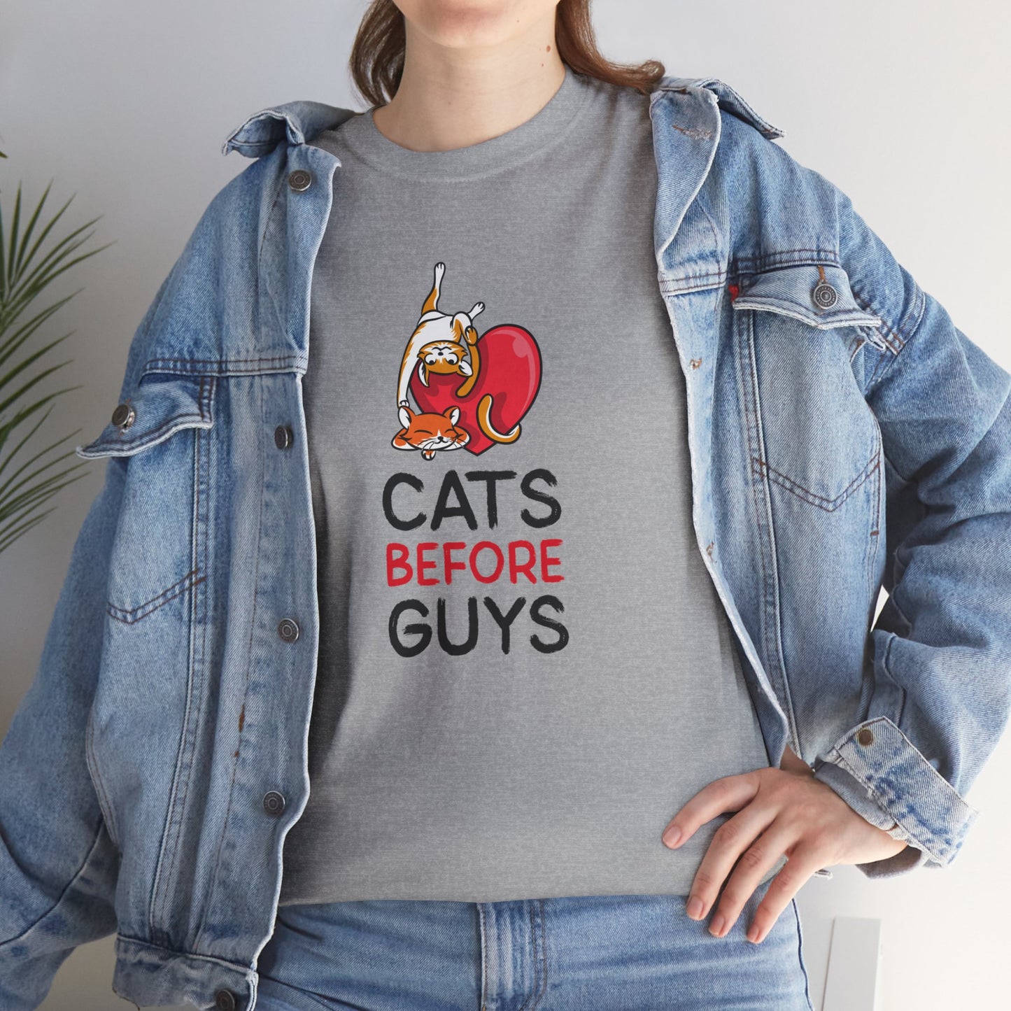 Camiseta - "Cats Before Guys" - Mulher - Romero's