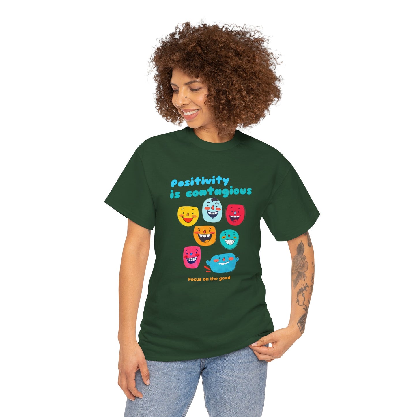 "Positividade é contagiosa, foco no bem" - Camiseta feminina - Abrace vibrações positivas com Romero's