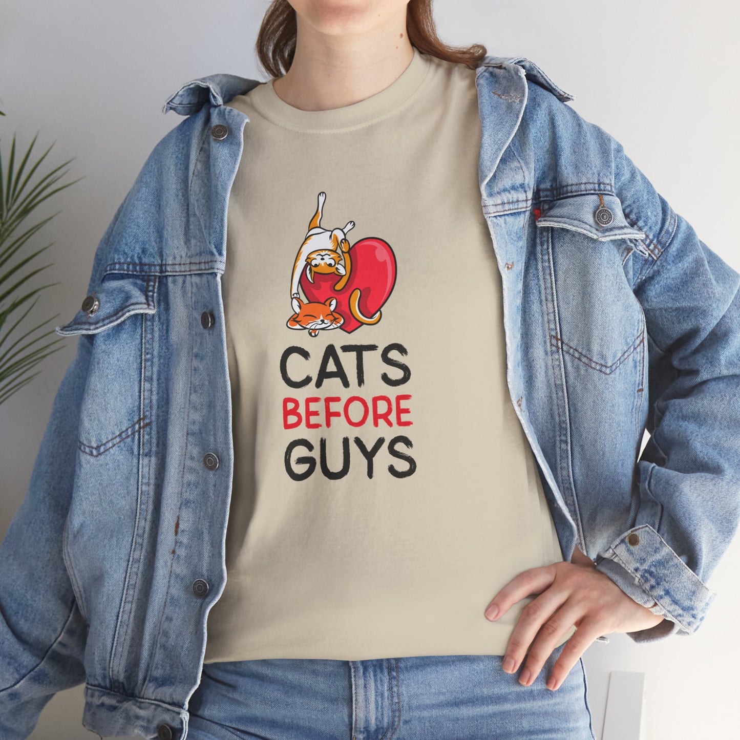 Camiseta - "Cats Before Guys" - Mulher - Romero's