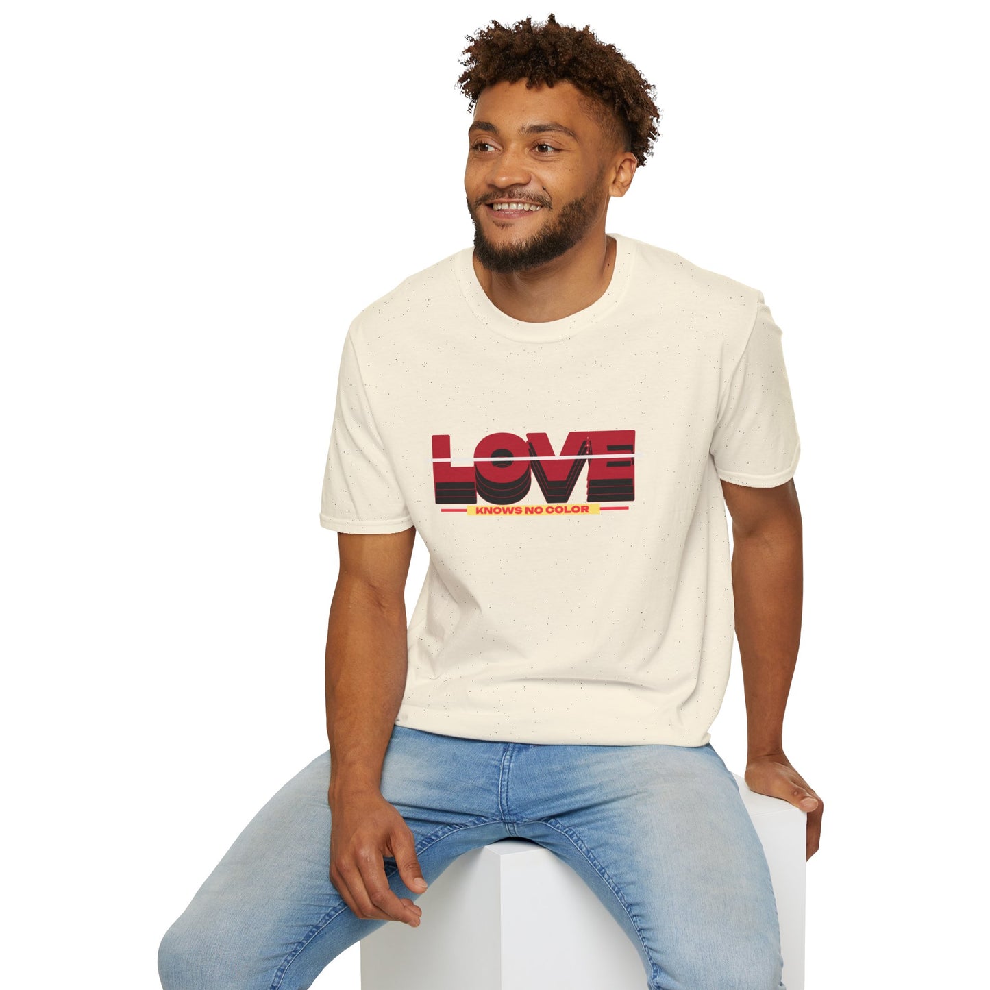 Camiseta 'Love Knows No Color': Comemore a Diversidade no Romero's | Homem