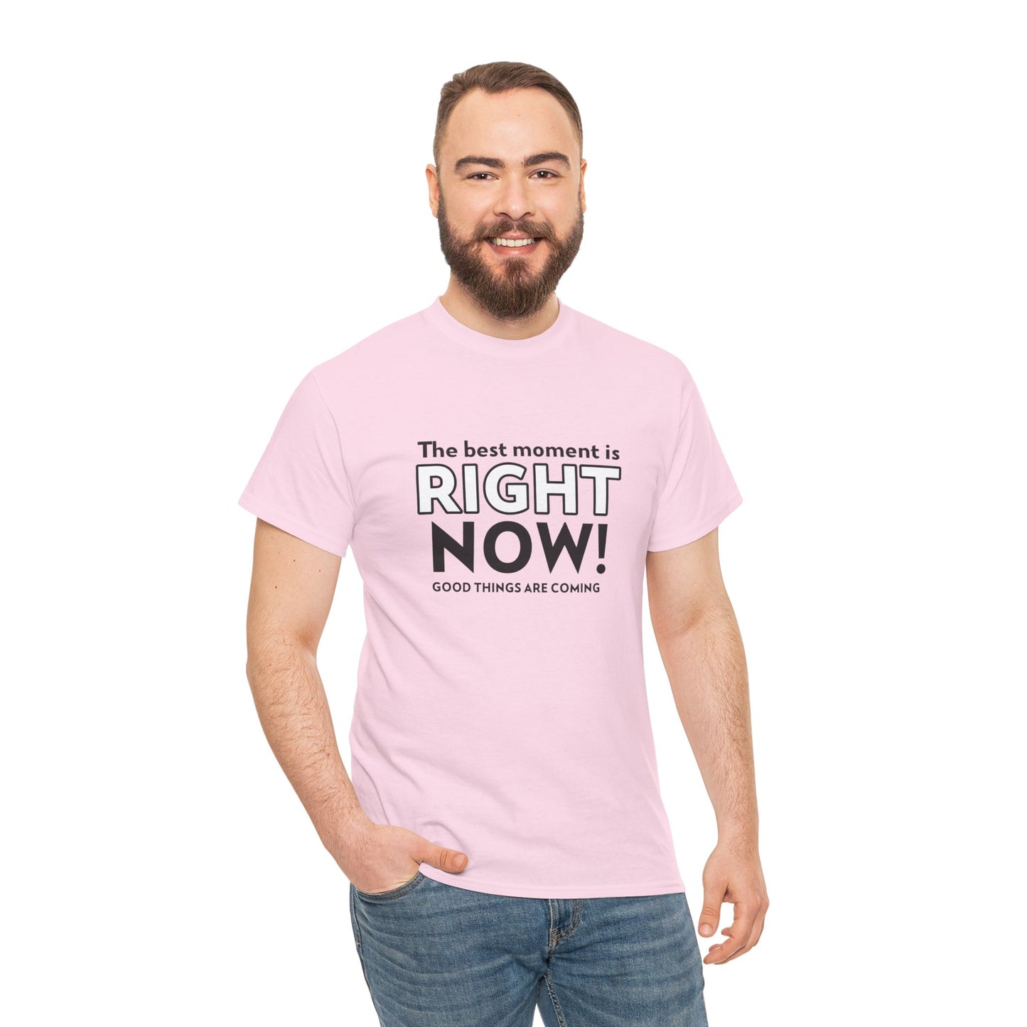 Camiseta masculina "O melhor momento é agora! Coisas boas estão chegando" - Mantenha-se positivo com Romero's